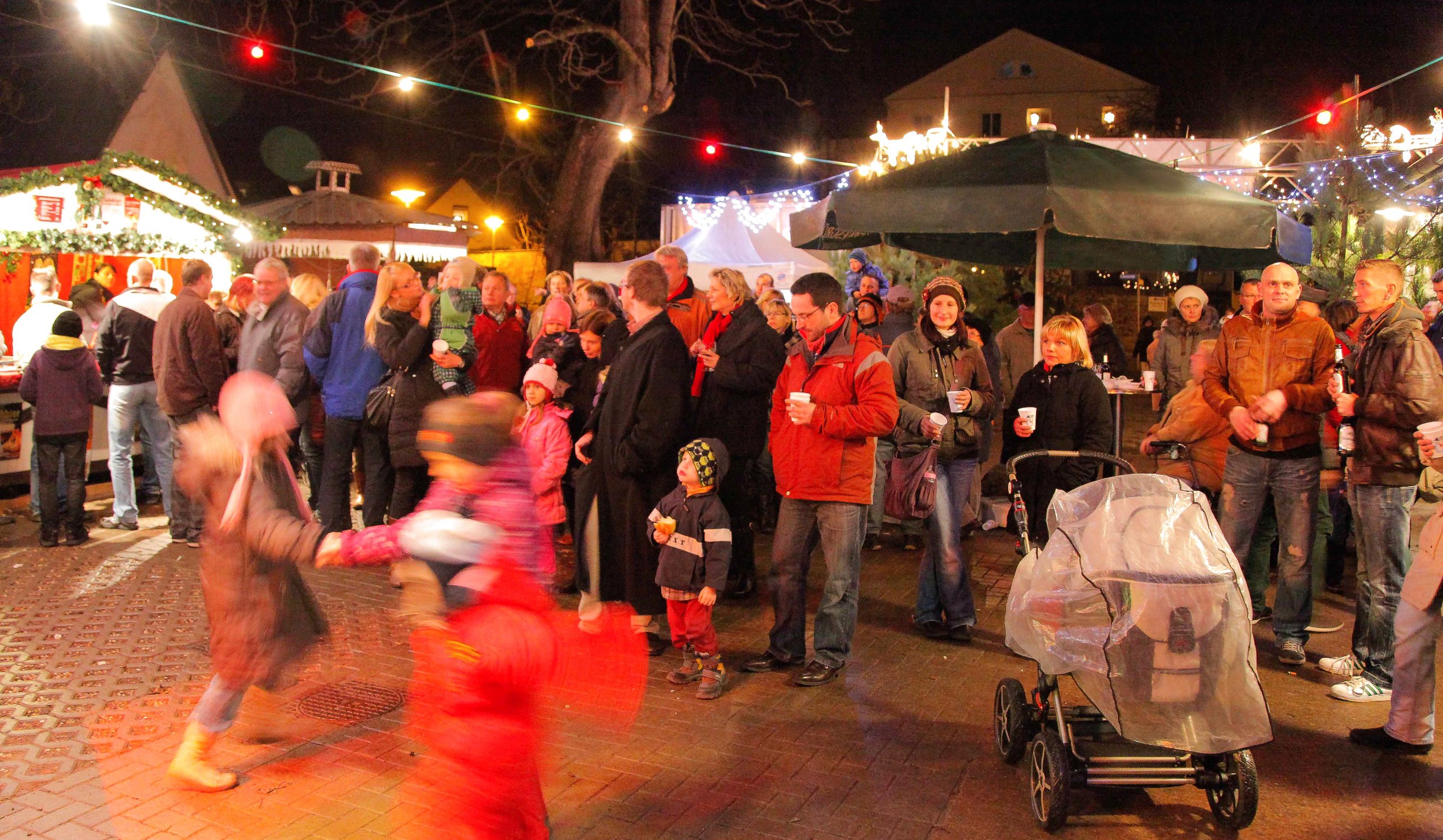 Weihnachtsmarkt_Publikum-2